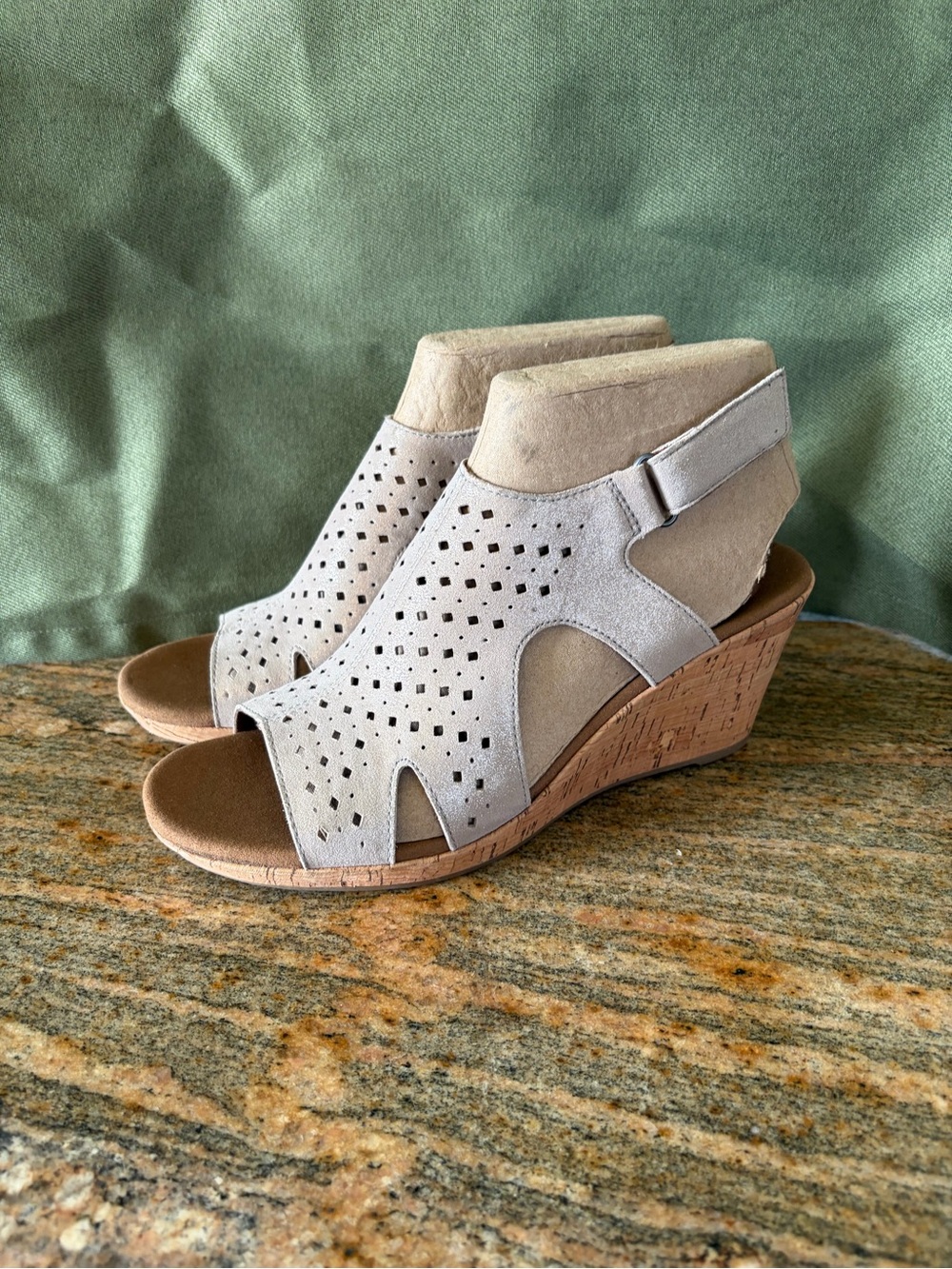 Rockport Women's Beige Suede Perforated Wedge Sandals Size 9.5